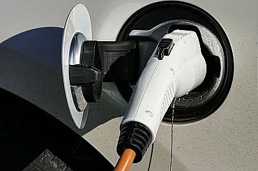 ADS-TEC Energy Secures Landmark Order: HyperFast Deploys ChargePost Battery-Based Fast-Charging Solution