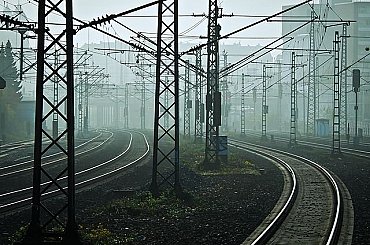Správa železnic chce elektrifikovat další tratě. Slibovaná úspora emisí ale vyvolává otázky