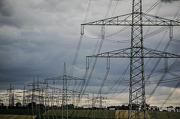 European electricity prices stabilize as gas, CO2 prices drop