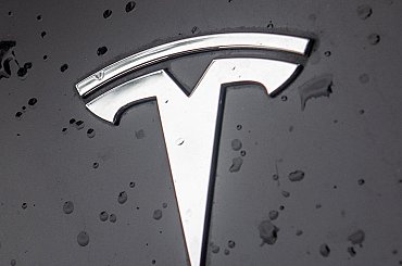 Tesla chce Muskovi vrátit bilionovou odměnu