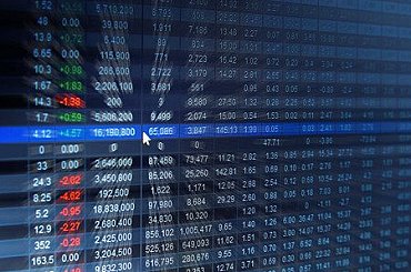Spor mezi Íránem a Izraelem zvyšuje cenu za přepravu ropy Hormuzským průlivem
