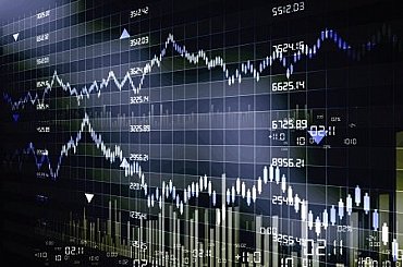 Analytici: Konflikt Izraele s Íránem zvýší ceny paliv o koruny, zdražuje i plyn
