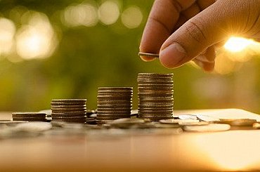 Fixace elektřiny a plynu v roce 2025: Vyplatí se nebo ne?