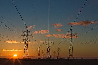 Globálna spotreba energie sa zvýšila. Príčinou sú letné horúčavy aj rozvoj umelej inteligencie