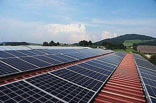 V Česku budou moci vznikat energetické komunity, zákon schválila Sněmovna.